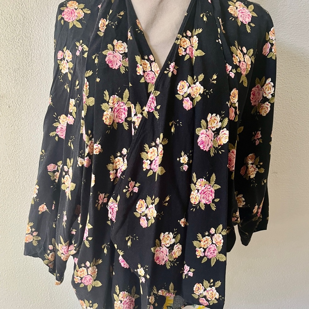 Forever 21 Floral Black lightweight cardigan-style blouse/jacket